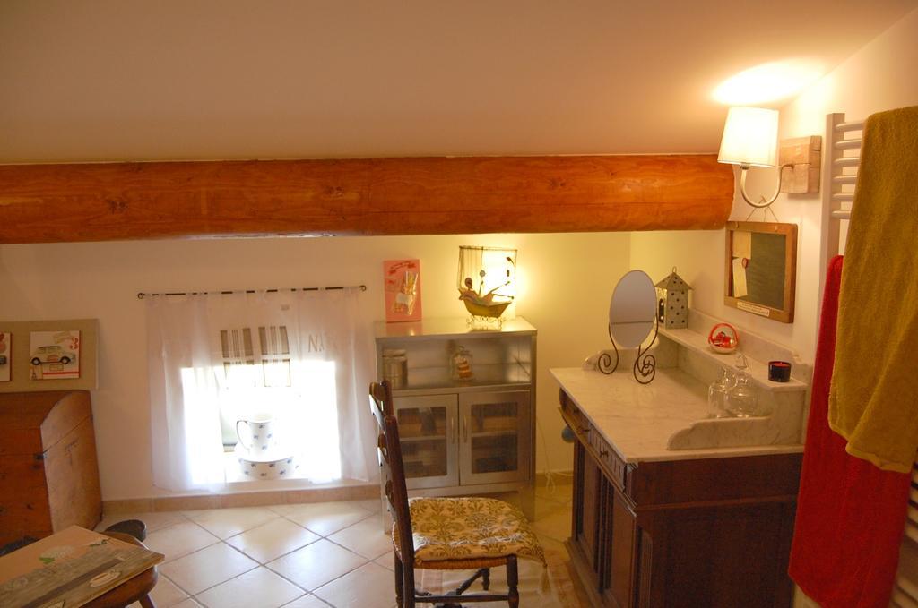 Maison D'Hotes Le Mas De Lila Vers Pont du Gard Cameră foto