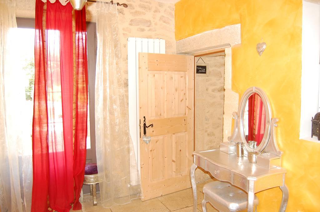 Maison D'Hotes Le Mas De Lila Vers Pont du Gard Cameră foto