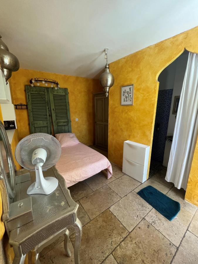 Maison D'Hotes Le Mas De Lila Vers Pont du Gard Exterior foto